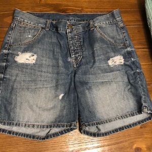 Victoria Secret London Jean short with destruction